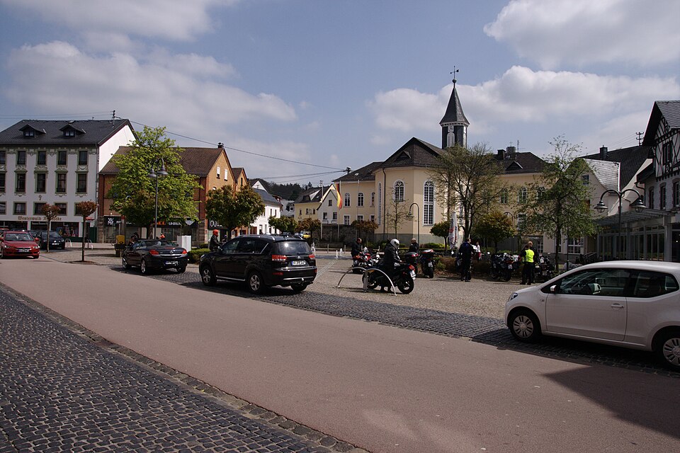 Wärmepumpe-Gurus in Selters – Marktplatz (Foto: Benutzer:El tommo) Marktplatz in Selters – Wärmepumpe-Gurus vermittelt Fachbetriebe in Selters