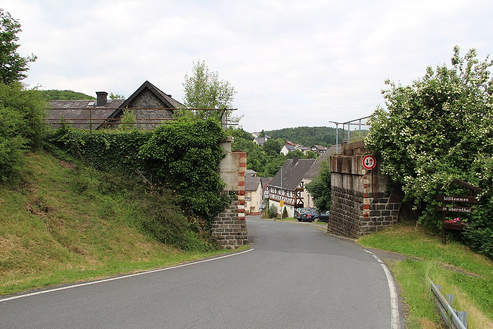 Wärmepumpe-Gurus in Siegbach – Ansicht von Siegbach (Foto: Gerold Rosenberg 19:12, 14 June 2014) Wärmepumpe-Gurus in Siegbach – Ansicht von Siegbach