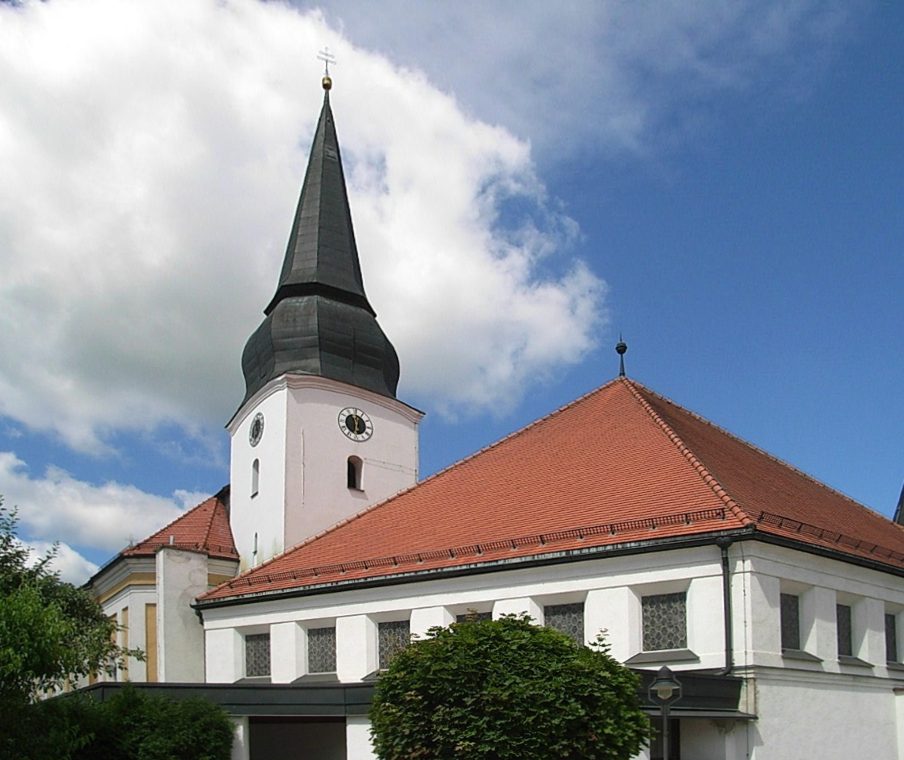 Wärmepumpe-Gurus in Simbach – Pfarrkirche (Foto: Konrad Lackerbeck) Pfarrkirche in Simbach – Wärmepumpe-Gurus vermittelt Fachbetriebe in Simbach