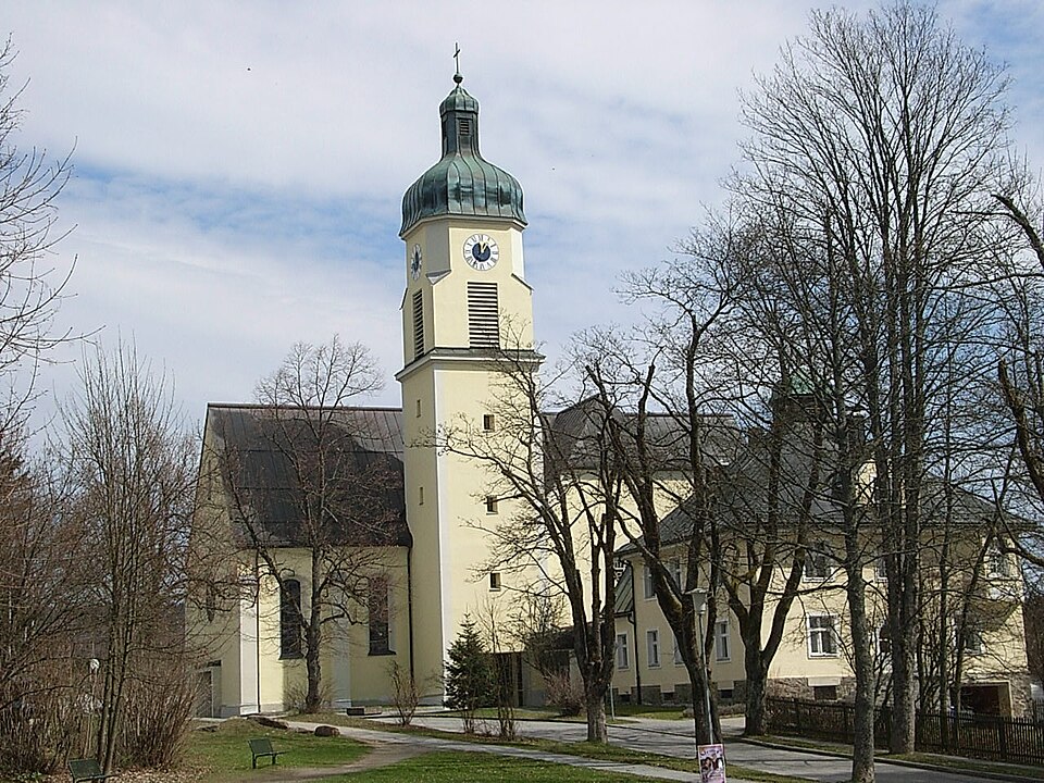 Wärmepumpe-Gurus in Spiegelau – Pfarrkirche (Foto: Konrad Lackerbeck) Pfarrkirche in Spiegelau – Wärmepumpe-Gurus vermittelt Fachbetriebe in Spiegelau