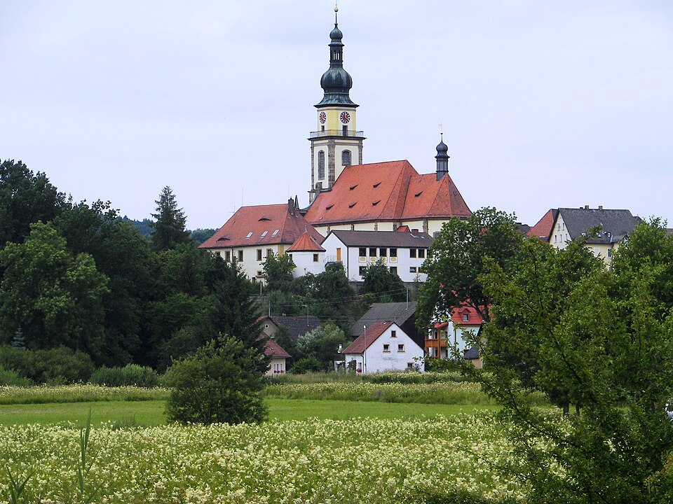 Wärmepumpe-Gurus in Stadtsteinach – Kirche (Foto: Benreis 12:57, 7. Jul. 2008) Kirche in Stadtsteinach – Wärmepumpe-Gurus vermittelt Fachbetriebe in Stadtsteinach