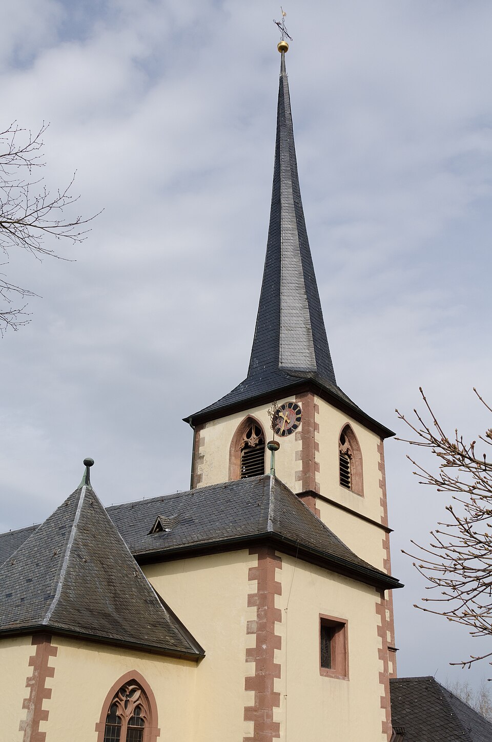Wärmepumpe-Gurus in Steinfeld – Kath. Pfarrkirche (Foto: Tilman2007) Kath. Pfarrkirche in Steinfeld – Wärmepumpe-Gurus vermittelt Fachbetriebe in Steinfeld
