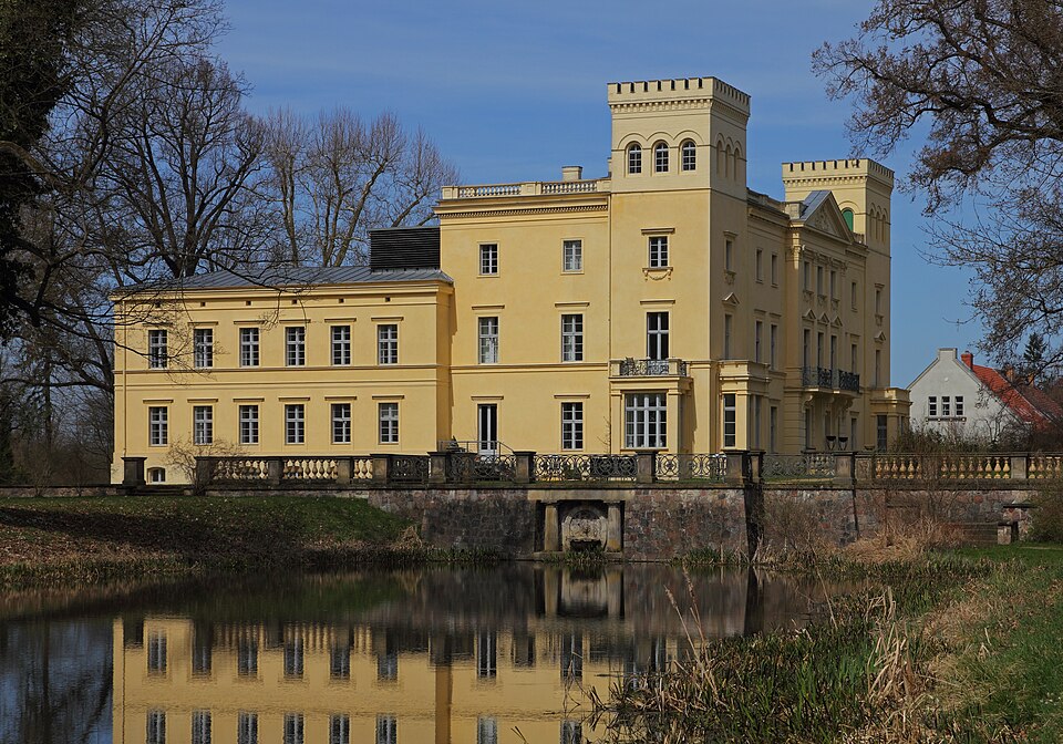 Wärmepumpe-Gurus in Steinhöfel – Schloss und Landschaftspark (Foto: A.Savin) Schloss und Landschaftspark in Steinhöfel – Wärmepumpe-Gurus vermittelt Fachbetriebe in Steinhöfel