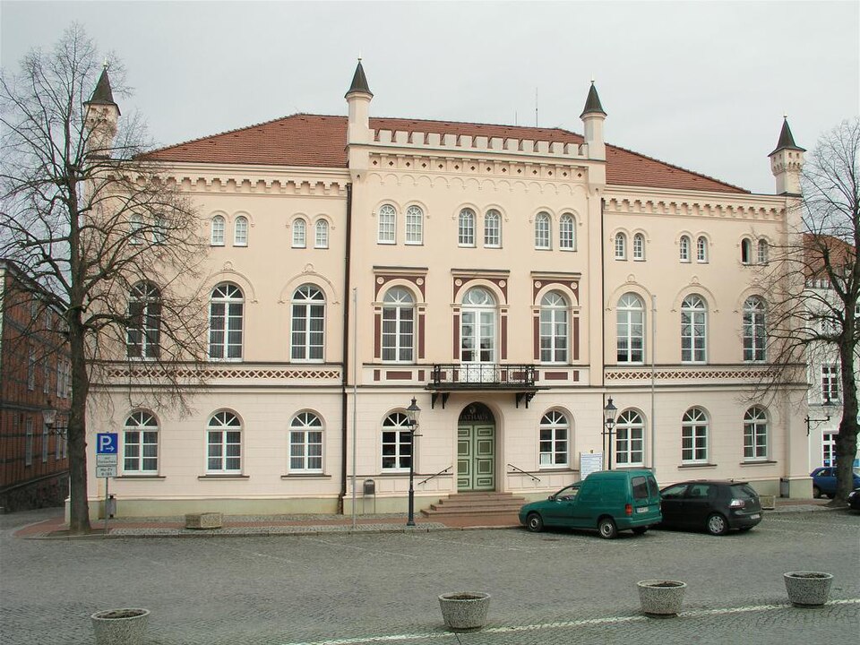 Wärmepumpe-Gurus in Sternberg – Rathaus (Foto: Uwe Barghaan) Rathaus in Sternberg – Wärmepumpe-Gurus vermittelt Fachbetriebe in Sternberg