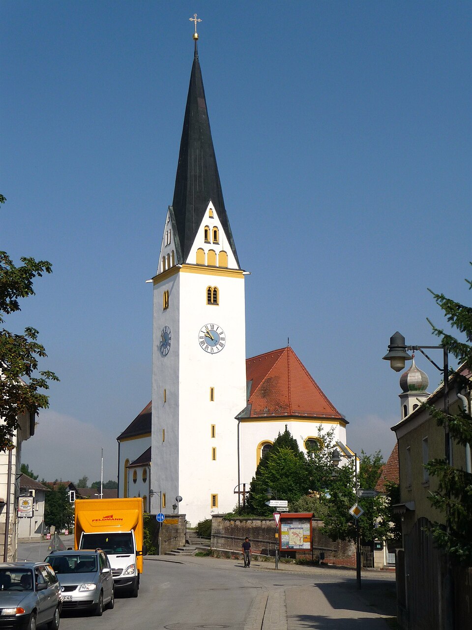 Wärmepumpe-Gurus in Straßkirchen – Pfarrkirche (Foto: Konrad Lackerbeck) Pfarrkirche in Straßkirchen – Wärmepumpe-Gurus vermittelt Fachbetriebe in Straßkirchen