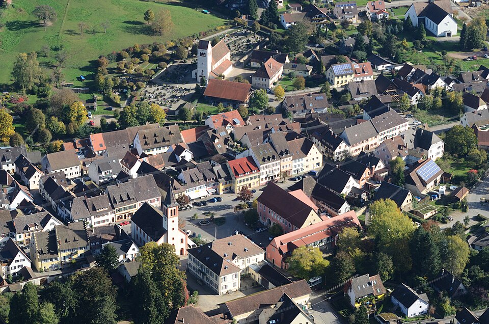 Wärmepumpe-Gurus in Sulzburg – Ansicht von Sulzburg (Foto: Taxiarchos228) Wärmepumpe-Gurus in Sulzburg – Ansicht von Sulzburg