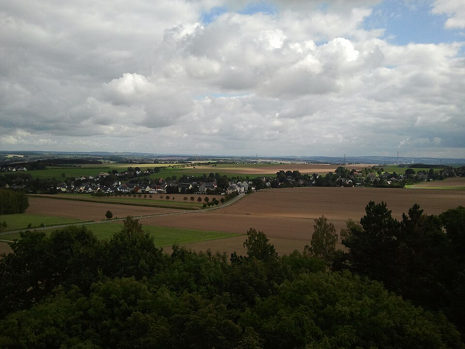 Wärmepumpe-Gurus in Taura – Burgstädt Taurasteinturm (Foto: Steffen 962) Burgstädt Taurasteinturm in Taura – Wärmepumpe-Gurus vermittelt Fachbetriebe in Taura