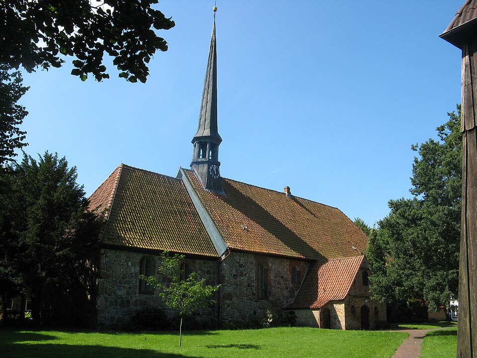 Wärmepumpe-Gurus in Tellingstedt – Kirche (Foto: Dirk Ingo Franke) Kirche in Tellingstedt – Wärmepumpe-Gurus vermittelt Fachbetriebe in Tellingstedt