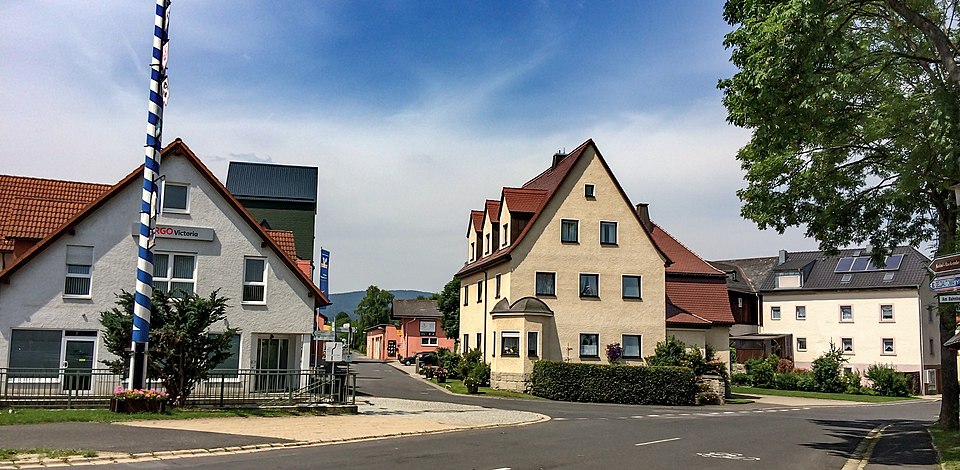 Wärmepumpe-Gurus in Tröstau – Zentrum Am Bahnhof (Foto: ernstol) Zentrum Am Bahnhof in Tröstau – Wärmepumpe-Gurus vermittelt Fachbetriebe in Tröstau