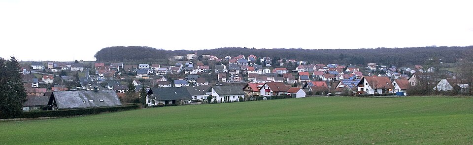 Wärmepumpe-Gurus in Üchtelhausen – Ansicht von Üchtelhausen (Foto: Michael Bemmerl) Wärmepumpe-Gurus in Üchtelhausen – Ansicht von Üchtelhausen