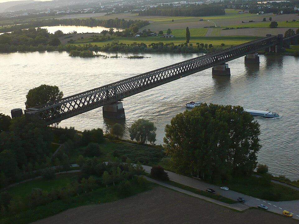 Wärmepumpe-Gurus in Urmitz – Brücke (Foto: M. Rünz) Brücke in Urmitz – Wärmepumpe-Gurus vermittelt Fachbetriebe in Urmitz