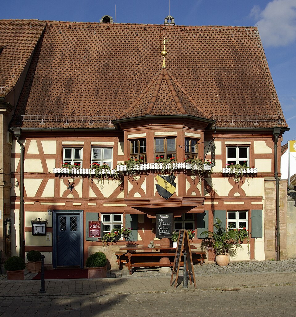 Wärmepumpe-Gurus in Uttenreuth – Gasthaus (Foto: Janericloebe) Gasthaus in Uttenreuth – Wärmepumpe-Gurus vermittelt Fachbetriebe in Uttenreuth