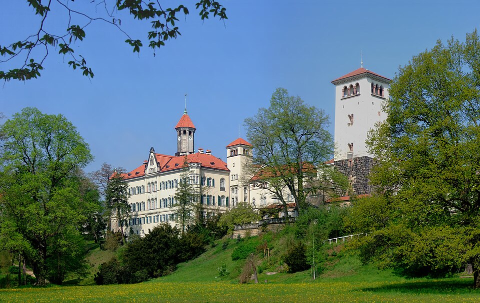 Schloss in Waldenburg – Wärmepumpe-Gurus vermittelt Fachbetriebe in Waldenburg