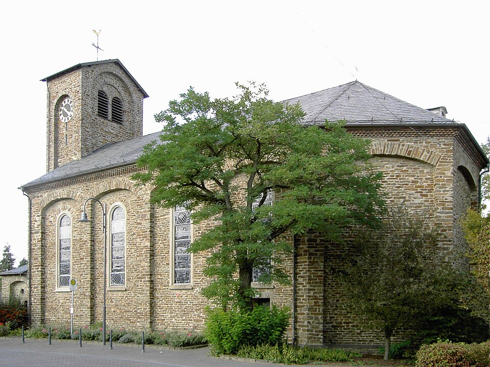 Wärmepumpe-Gurus in Waldesch – Kirche (Foto: Labradormix at German Wikipedia) Kirche in Waldesch – Wärmepumpe-Gurus vermittelt Fachbetriebe in Waldesch