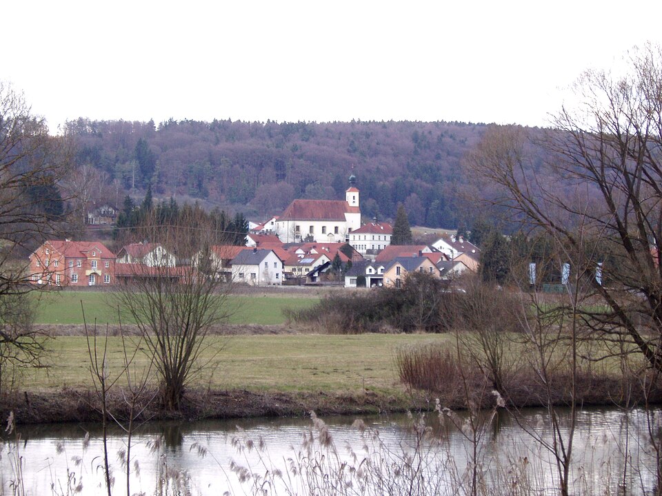 Wärmepumpe-Gurus in Walting – Ansicht von Walting (Foto: Rensi at German Wikipedia) Wärmepumpe-Gurus in Walting – Ansicht von Walting