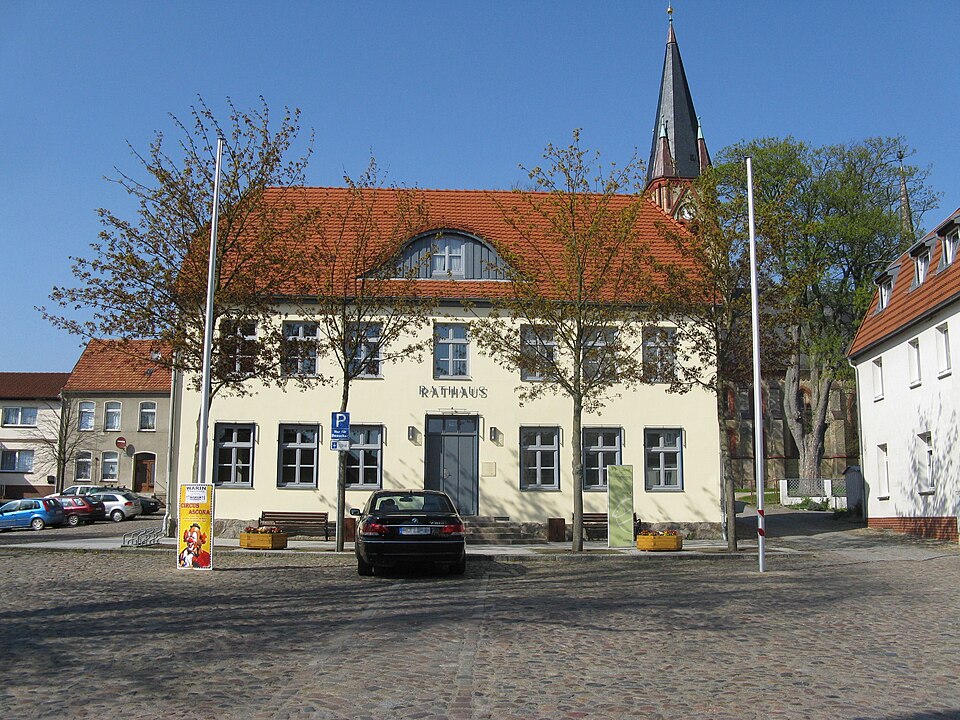 Wärmepumpe-Gurus in Warin – Rathaus (Foto: Niteshift) Rathaus in Warin – Wärmepumpe-Gurus vermittelt Fachbetriebe in Warin