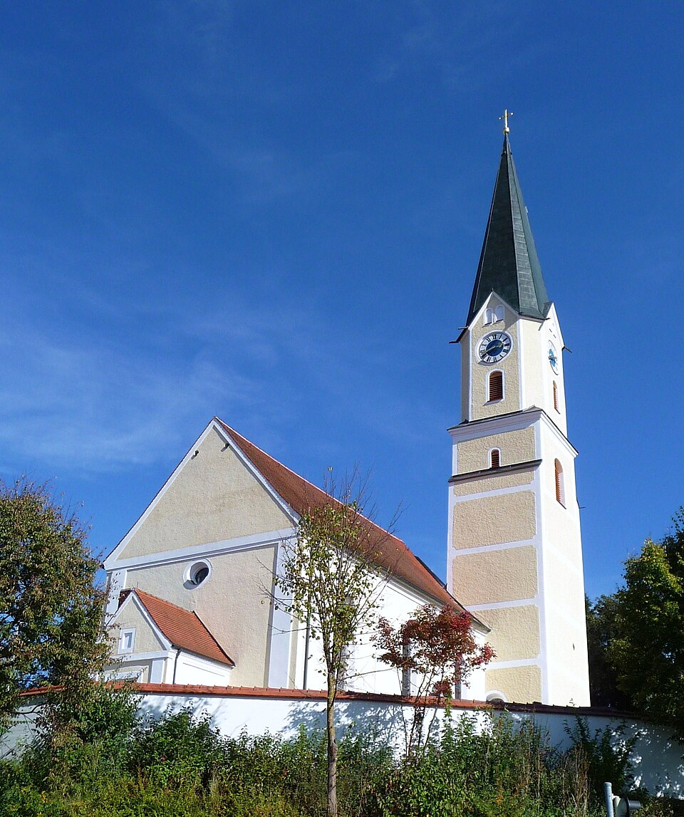 Wärmepumpe-Gurus in Weihmichl – Pfarrkirche (Foto: Konrad Lackerbeck) Pfarrkirche in Weihmichl – Wärmepumpe-Gurus vermittelt Fachbetriebe in Weihmichl