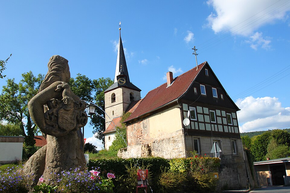 Wärmepumpe-Gurus in Weißenbrunn – Jungferkättlbrunnen Dreieinigkeitskirche (Foto: Benreis) Jungferkättlbrunnen Dreieinigkeitskirche in Weißenbrunn – Wärmepumpe-Gurus vermittelt Fachbetriebe in Weißenbrunn