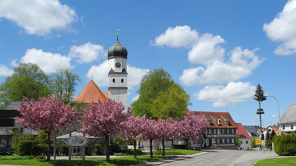 Wärmepumpe-Gurus in Westerheim – Kirche, Fachwerkhaus (Foto: Franzfoto) Kirche, Fachwerkhaus in Westerheim – Wärmepumpe-Gurus vermittelt Fachbetriebe in Westerheim