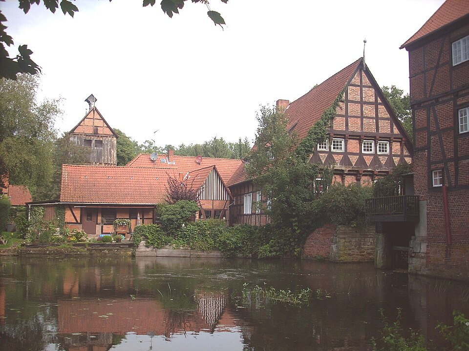 Wärmepumpe-Gurus in Wienhausen – Kloster Muehle (Foto: Rabanus Flavus) Kloster Muehle in Wienhausen – Wärmepumpe-Gurus vermittelt Fachbetriebe in Wienhausen