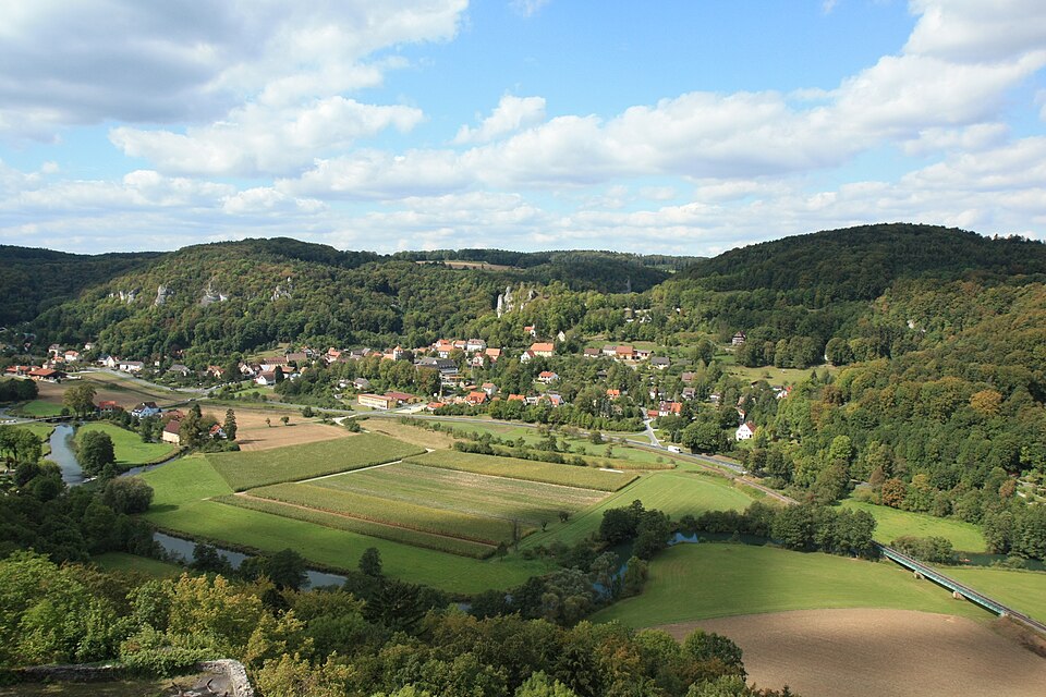 Wärmepumpe-Gurus in Wiesenttal – Ansicht von Wiesenttal (Foto: Sven-121 at de.wikipedia) Wärmepumpe-Gurus in Wiesenttal – Ansicht von Wiesenttal