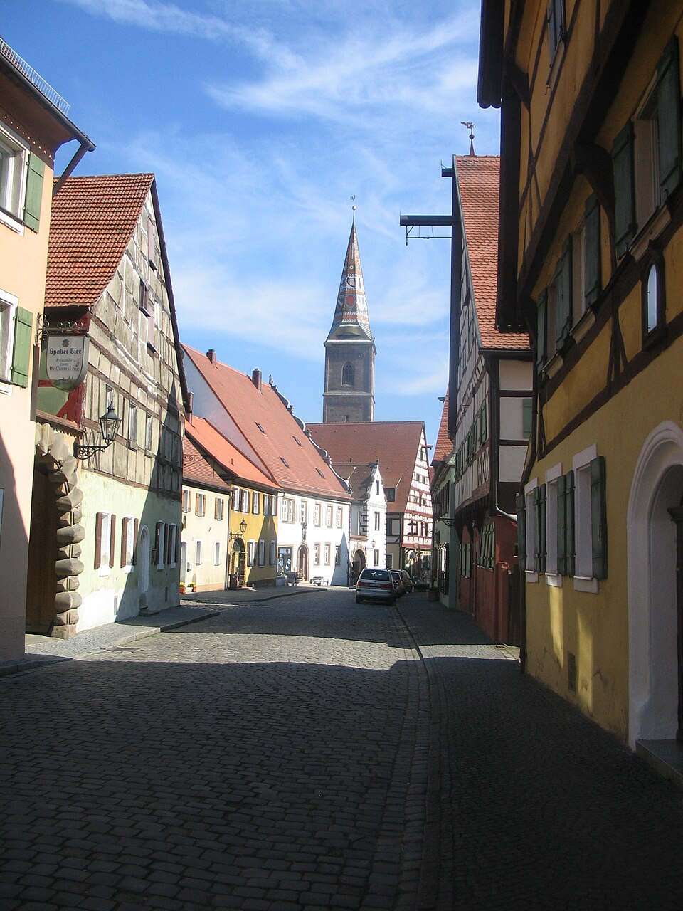 Wärmepumpe-Gurus in Wolframs-Eschenbach – Hauptstrasse (Foto: User:Jarlhelm) Hauptstrasse in Wolframs-Eschenbach – Wärmepumpe-Gurus vermittelt Fachbetriebe in Wolframs-Eschenbach