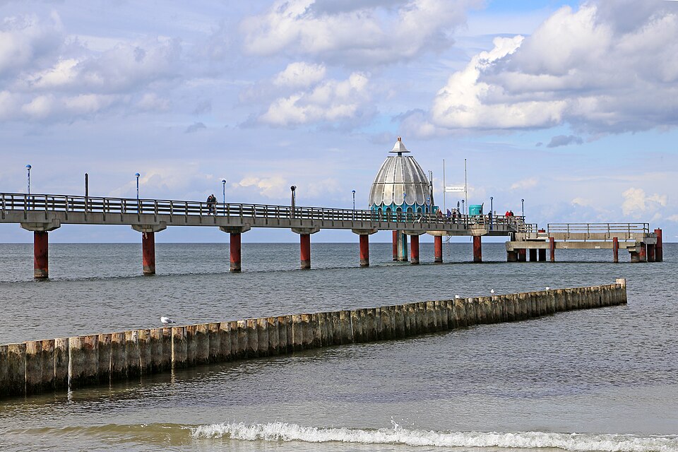 Wärmepumpe-Gurus in Zingst – Seebrücke (Foto: W. Bulach) Seebrücke in Zingst – Wärmepumpe-Gurus vermittelt Fachbetriebe in Zingst